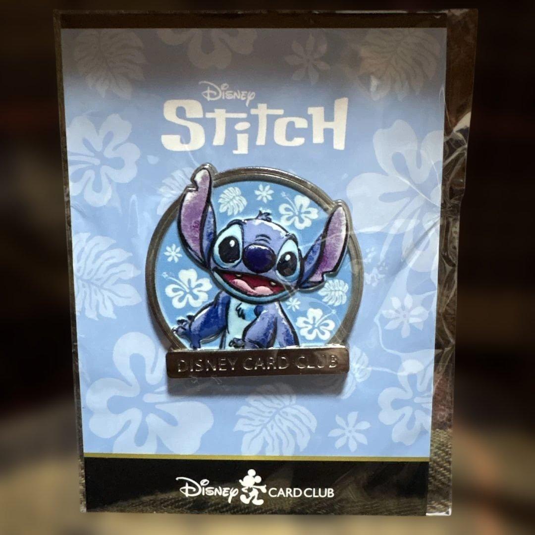 スティッチ ディズニーカードクラブ ピンバッジ - メルカリ