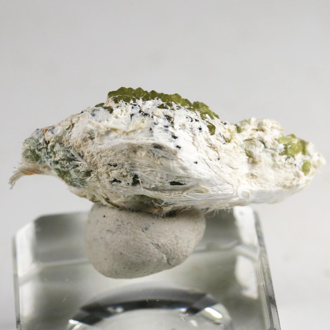 デマントイドガーネット ⑥ イタリア産 / 原石 天然石 鉱物標本 灰鉄