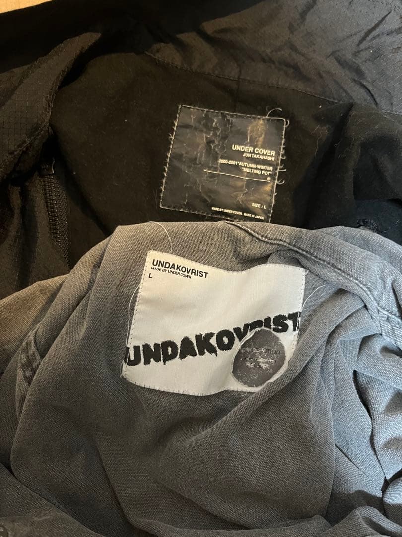 黒ジャケットとグレーオーバーオールセット