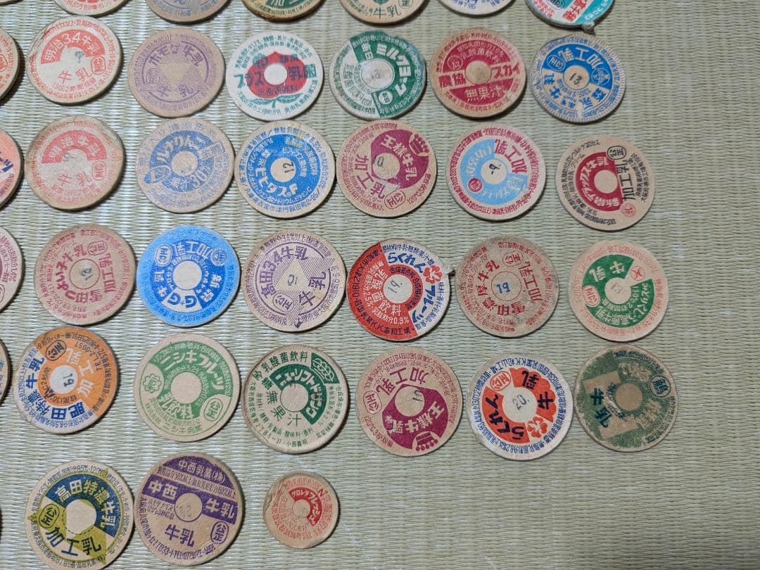 期間限定値下げ中！】 牛乳瓶、ヨーグルトふた 87枚 レトロ品！