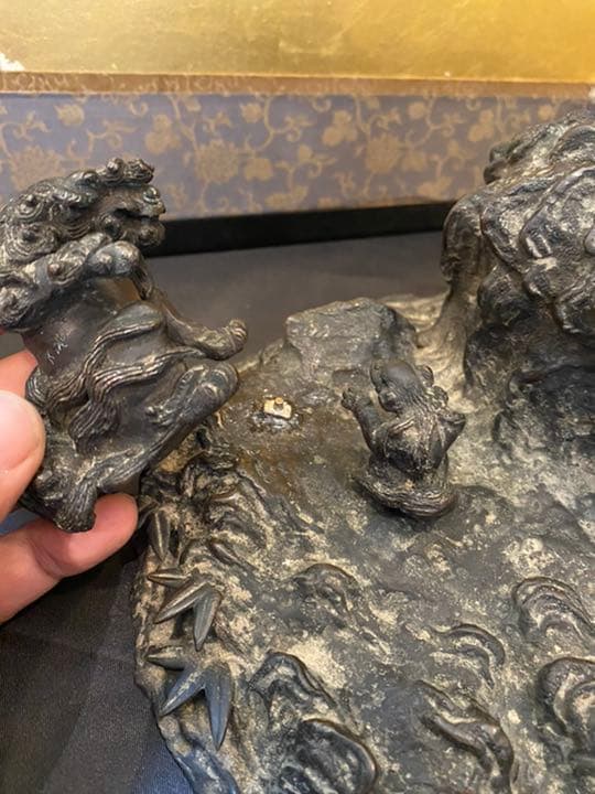 □送料無料□ 銅器 獅子 古美術 骨董賓 岩上の獅子 水晶？