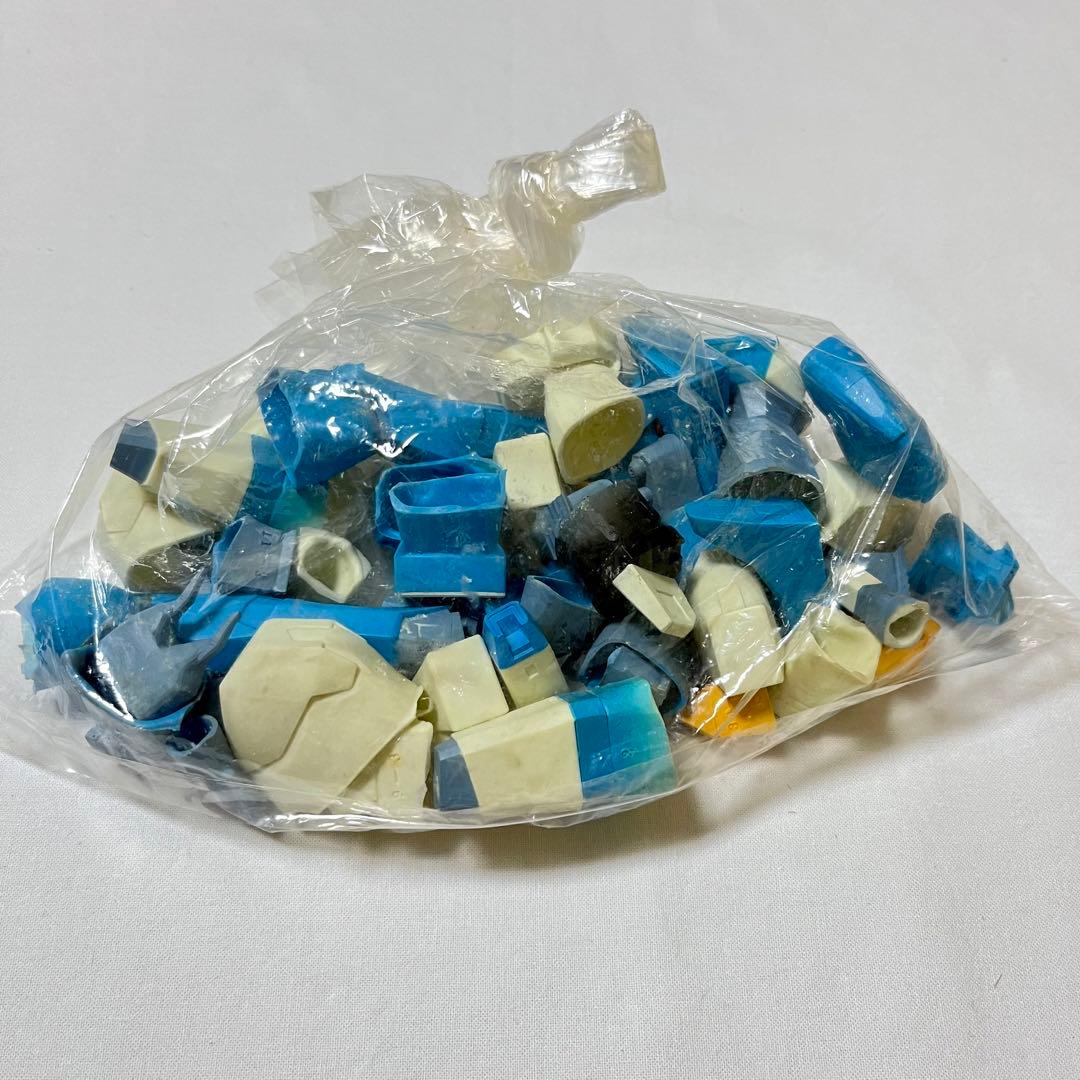 電脳戦機バーチャロン 1/72 フェイ・イェン 青ボディ ソフビ塗装済み