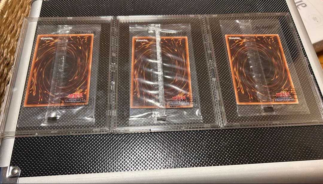 遊戯王　プリズマティックゴッドボックス　三幻神　未開封　プロテクトケース付