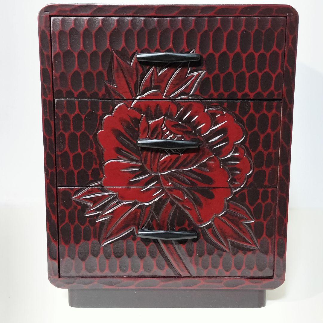 小物入れ「鎌倉彫三ツ引牡丹」 - メルカリ
