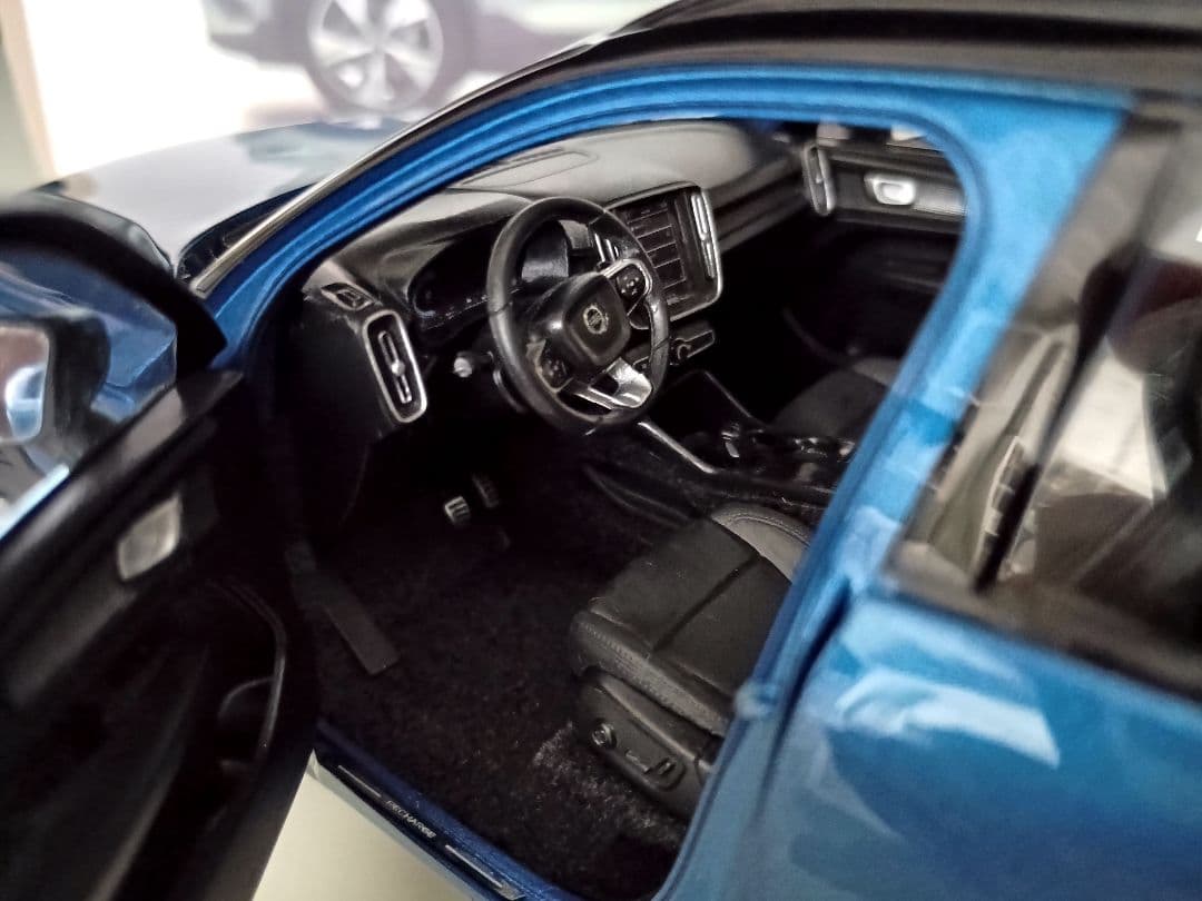 ボルボ特注 Paudi ボルボ Volvo XC40 R-DESIGN 1/18