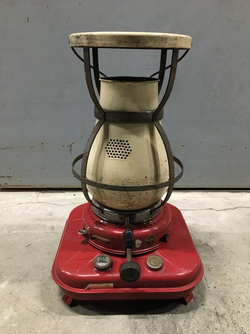 ニッセンのレトロな石油ストーブ