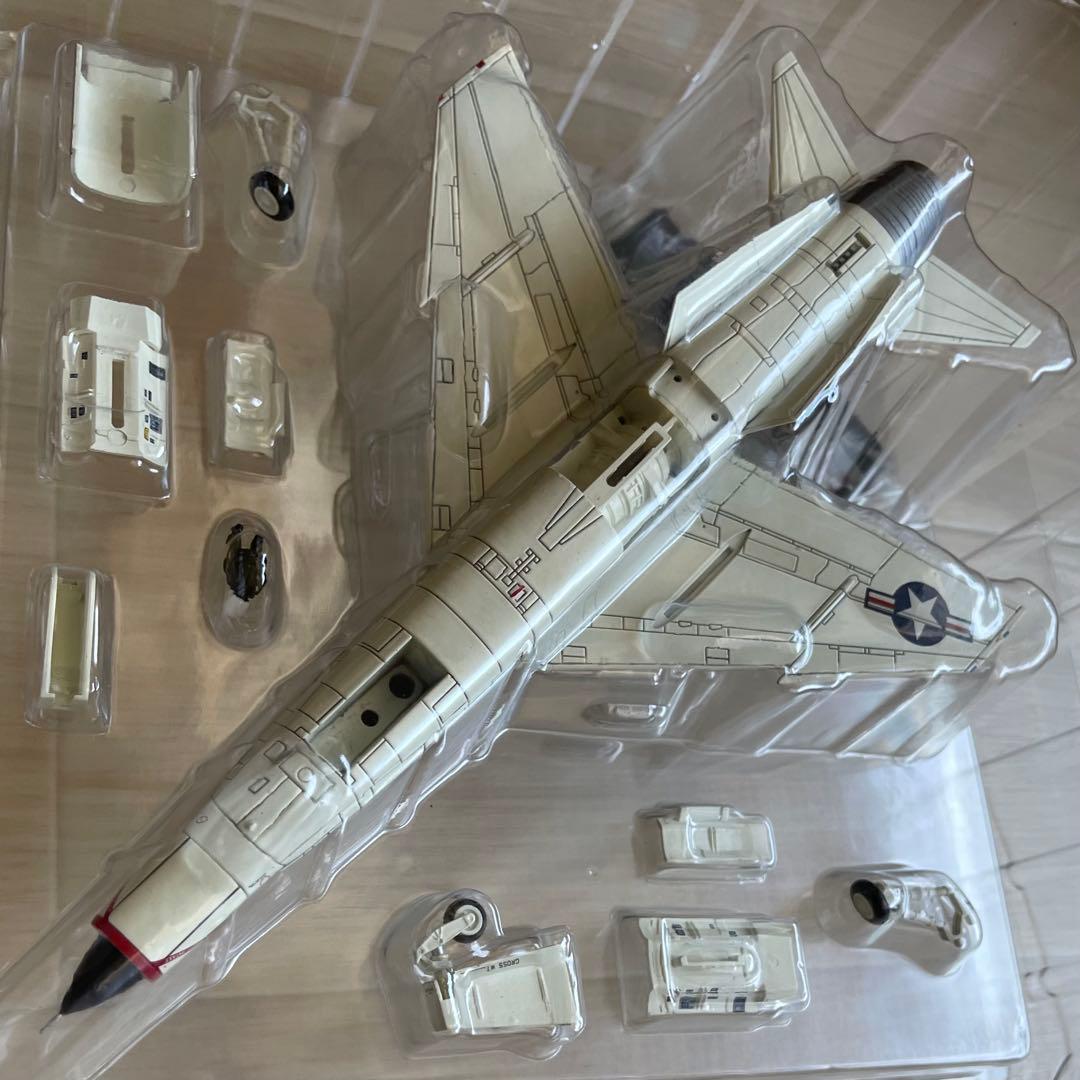 絶版希少新品 センチュリーウイングス/ 1/72 米海軍 F-8E クルセイダー