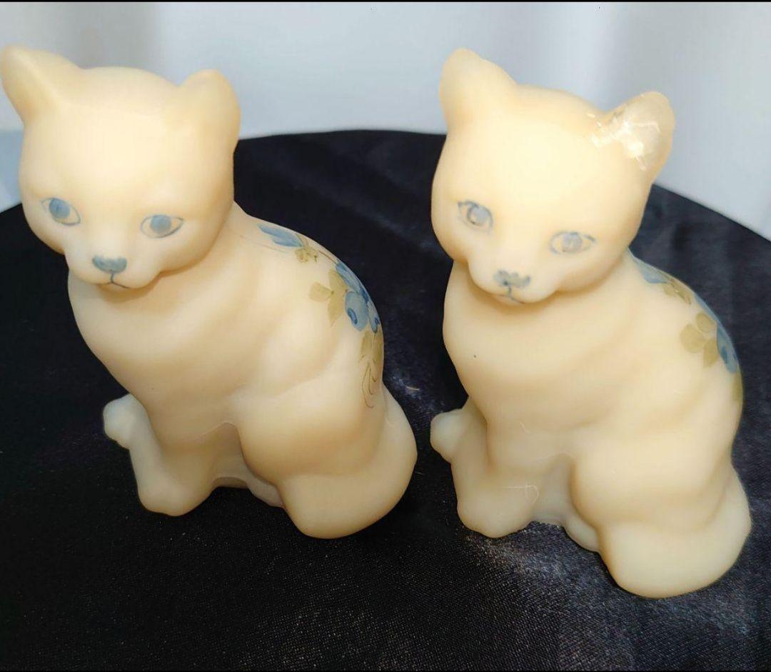 FENTON 花柄 カスタードサテンガラス 2つセット 1匹耳負傷 FENTON 花柄 カスタードサテンガラス 2つセット 1匹耳負傷 FENTON 花柄