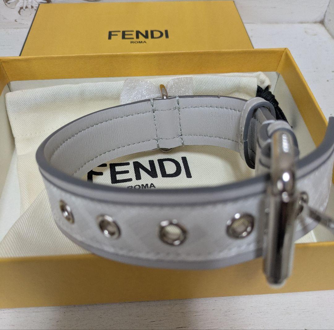 モモビン様 FENDI グレー レザー 首輪 ドッグカラー FF柄 - メルカリ