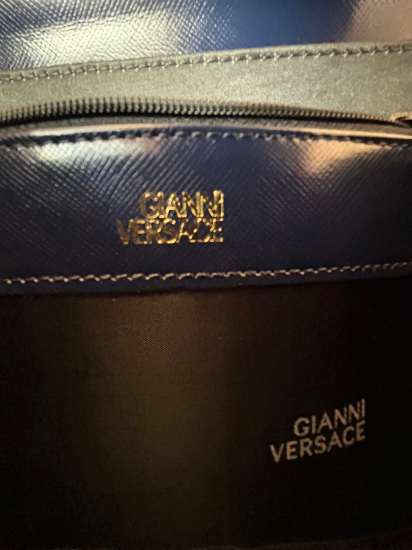 美品ヴェルサーチハンドバッグバニティバッグ　青　チャームつき