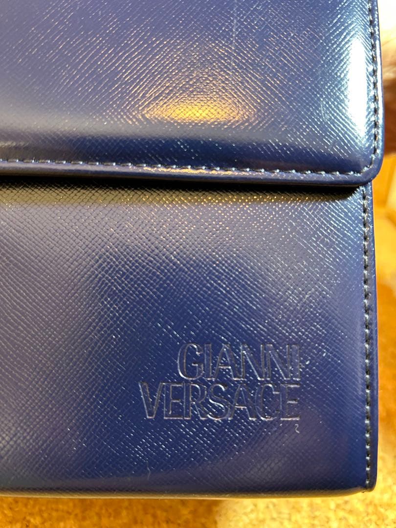 美品ヴェルサーチハンドバッグバニティバッグ　青　チャームつき