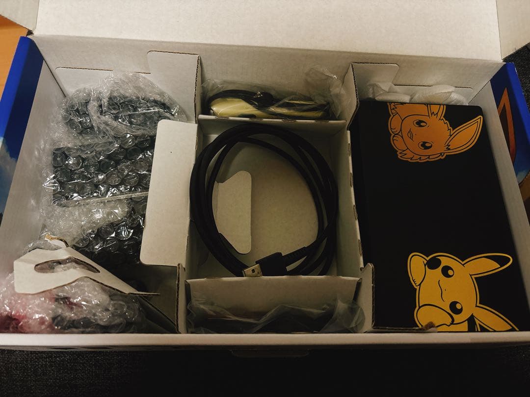 Nintendo Switch レッツゴーイーブイ ピカチュウ本体