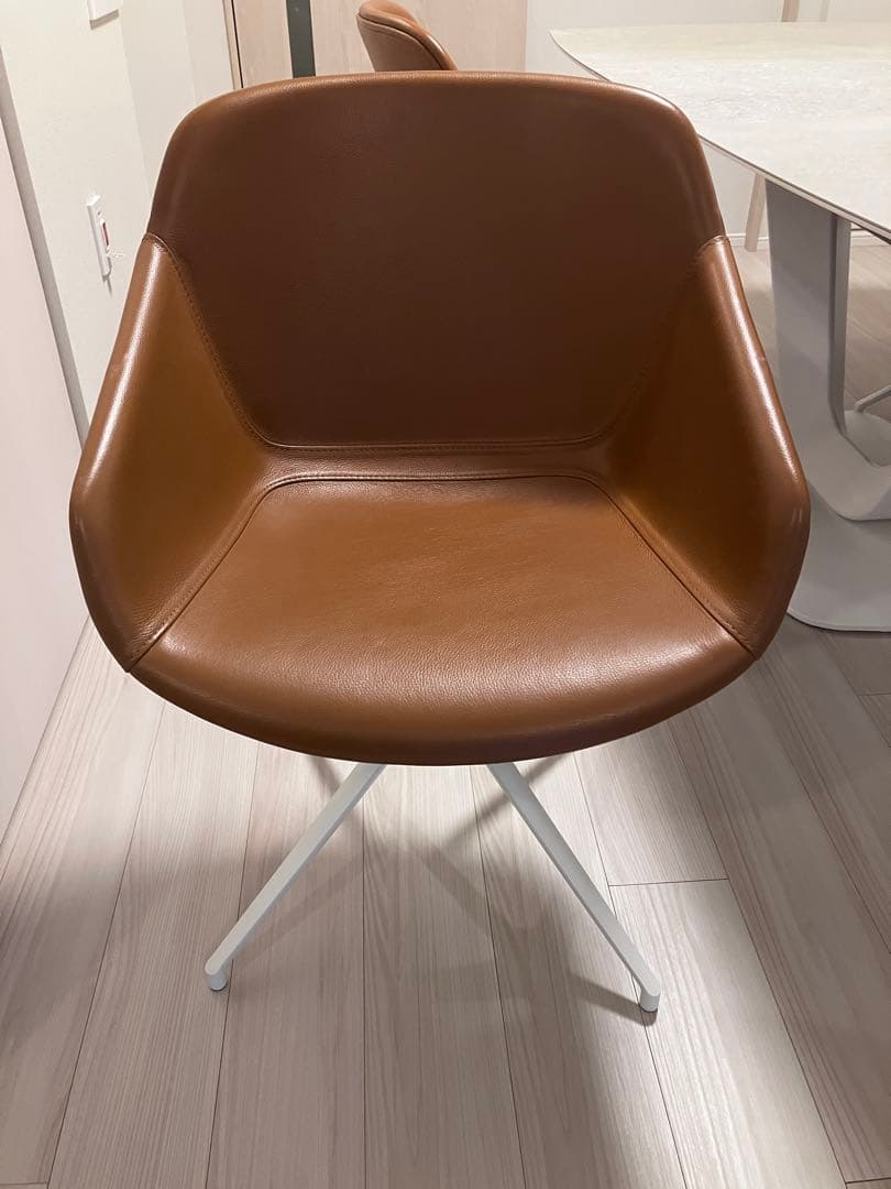 P：Alicante 伸張式ダイニングテーブル／チェア