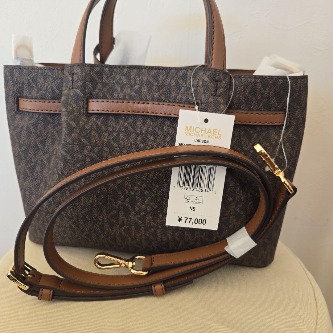 新品タグ付き マイケルコースCARSON センタージップ サッチェル スモール