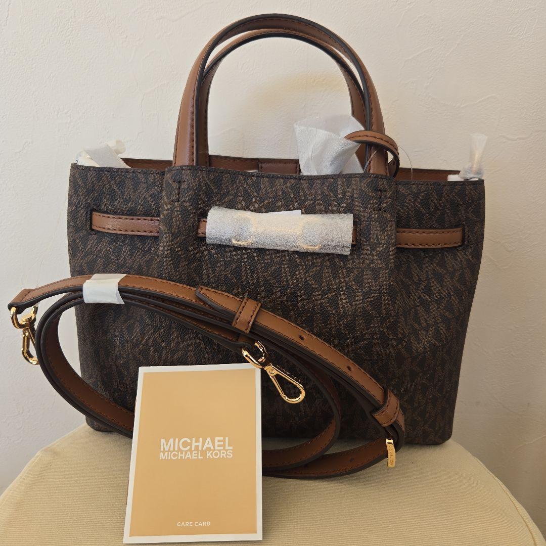 新品タグ付き マイケルコースCARSON センタージップ サッチェル スモール