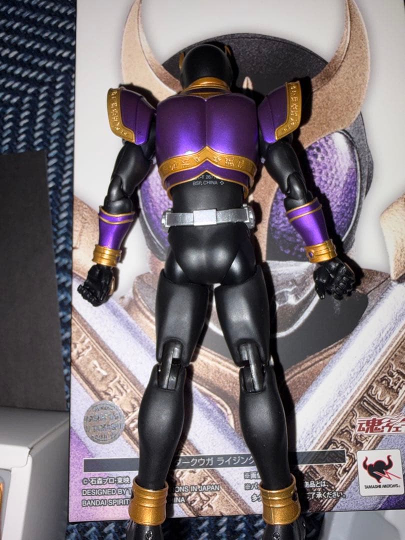 仮面ライダークウガ　ライジングタイタン　真骨彫　フィギュアーツ