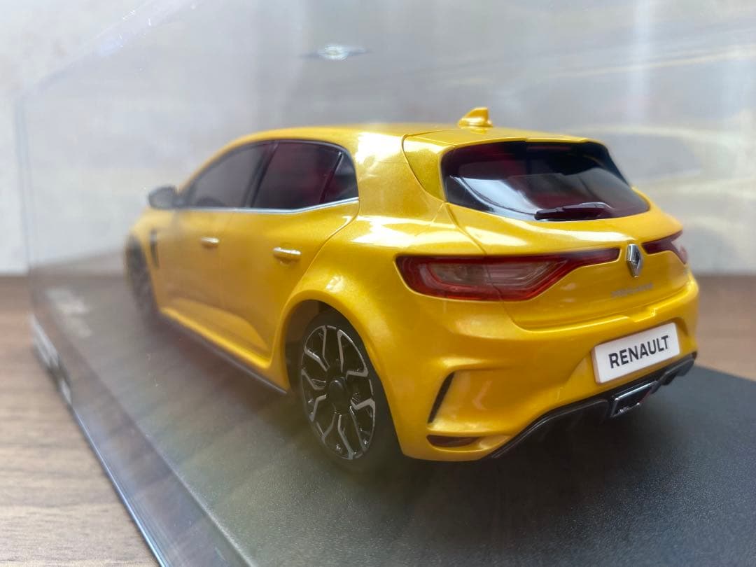 ミニッツ ASC RENAULT MEGANE R.S.