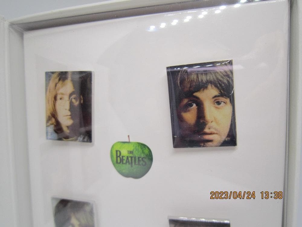 THE BEATLES/ホワイトアルバムのピンバッジ 未使用品