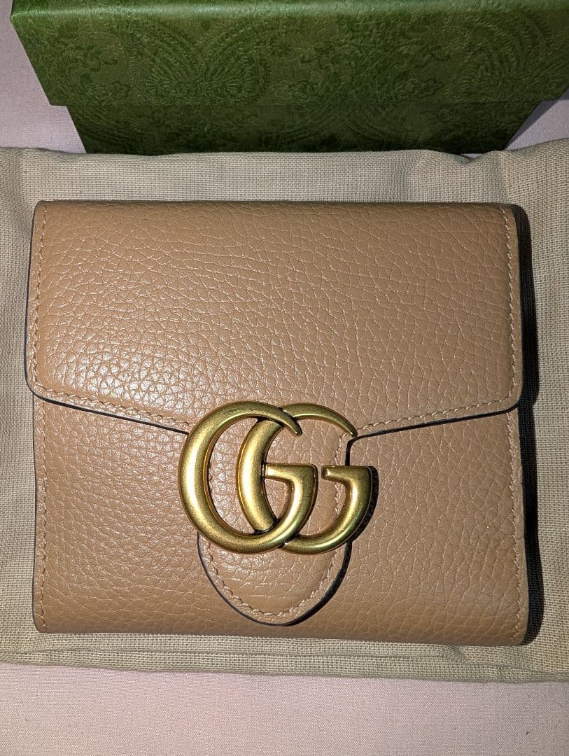 Gucci ベージュ 二つ折り財布 GGマーモント