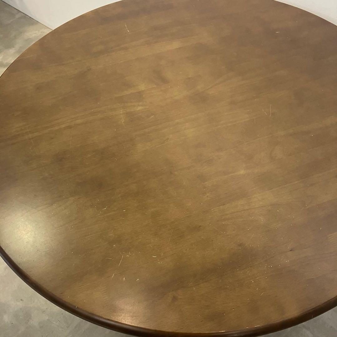 古いラウンドテーブル