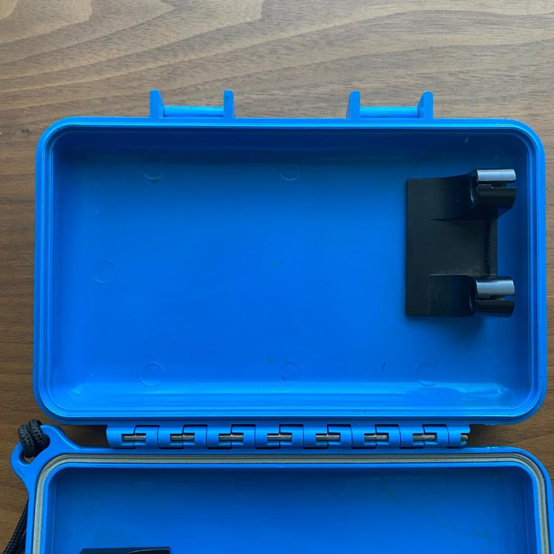 Shure カートリッジ ケース 防水 4本収納可能 使用感ありの通販はau