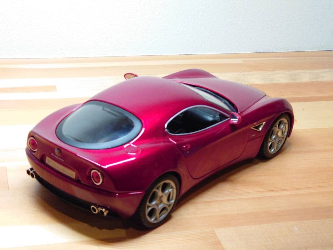 ブラーゴ　1/18ミニカー　アルファロメオ8C