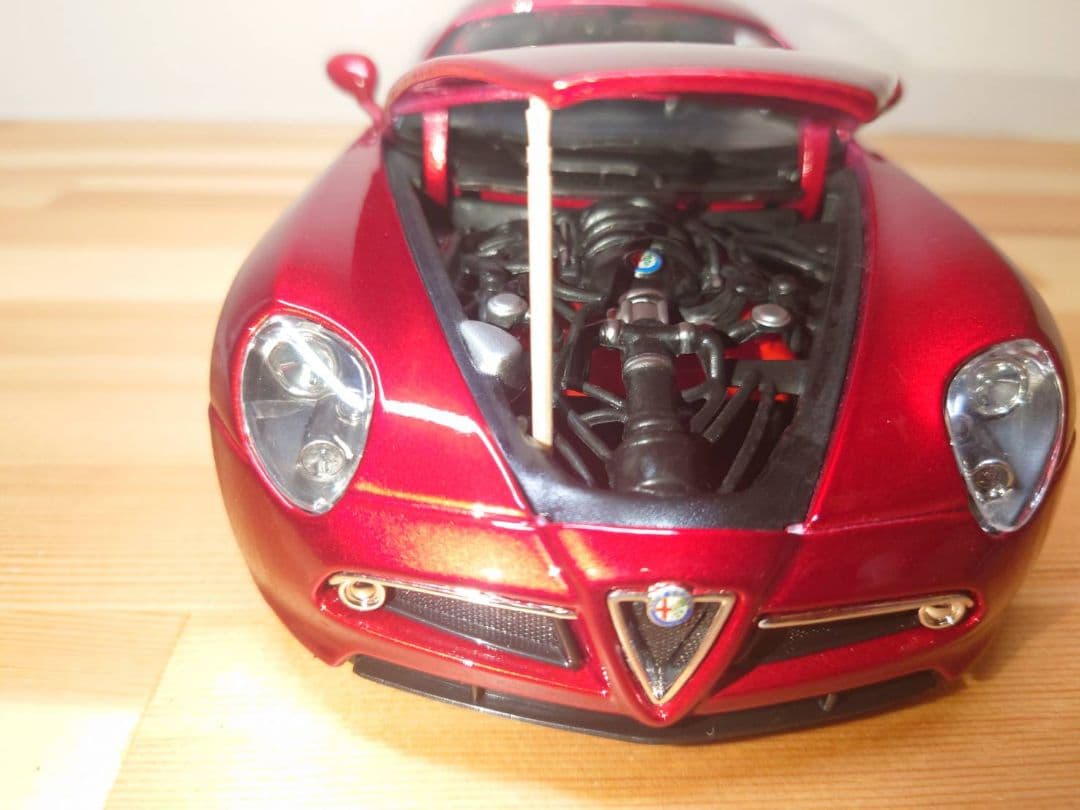 ブラーゴ　1/18ミニカー　アルファロメオ8C