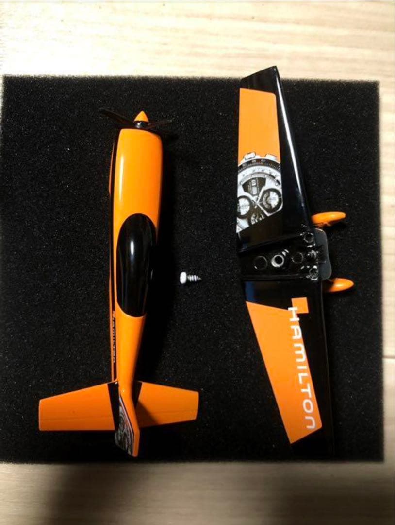 ハミルトン 飛行機 金属製模型 2機セットおまけピンバッジ付き