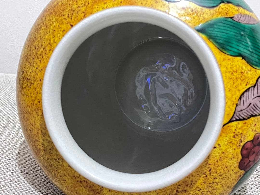 九谷焼き 手描き陶器の丸型壺 ツボ 角福印