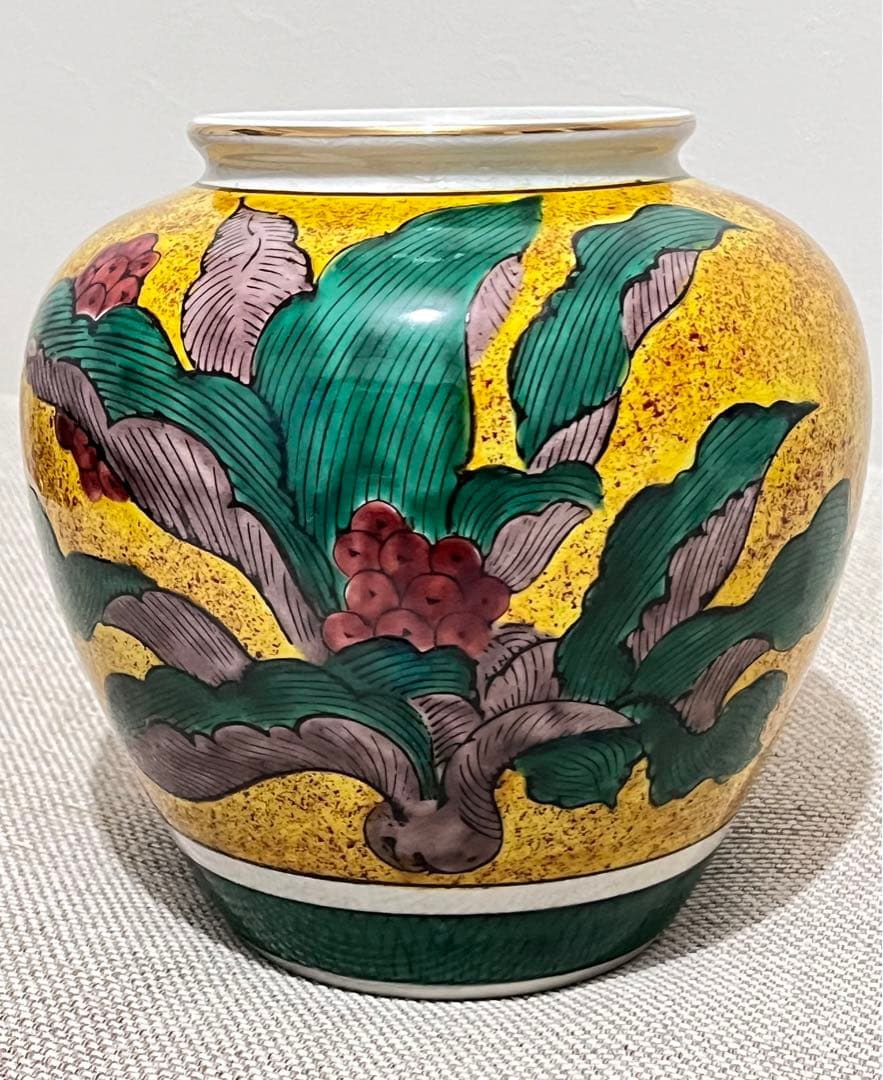 九谷焼き 手描き陶器の丸型壺 ツボ 角福印