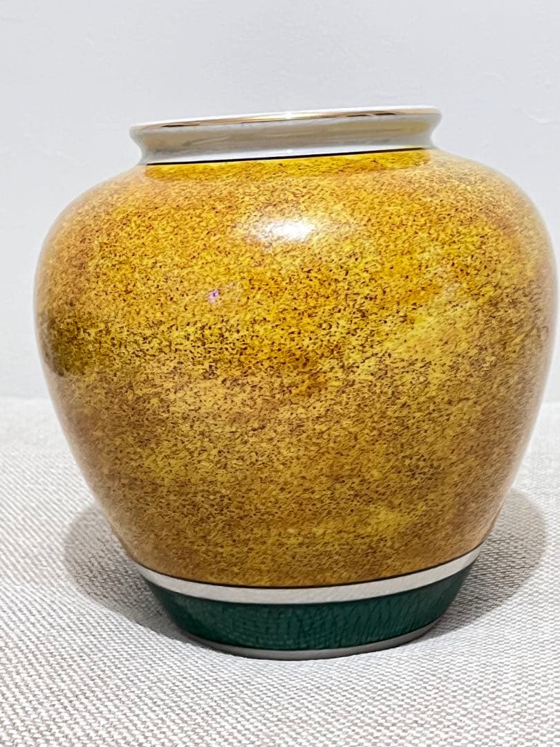 九谷焼き 手描き陶器の丸型壺 ツボ 角福印