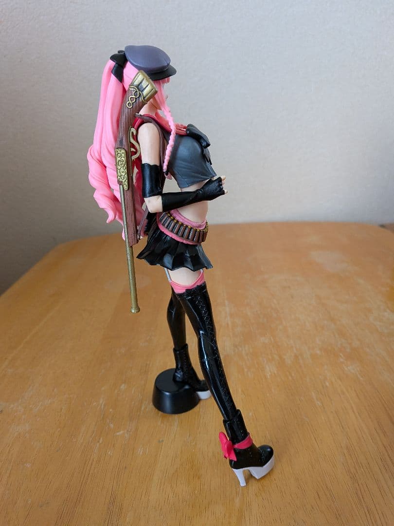 ワンピース　フラッグダイヤモンドシップ　　ペローナ・ビビ　フィギュア