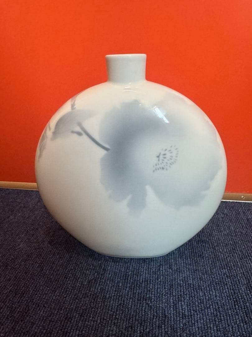 1569 深川製磁　淡釉光彩　薄墨白牡丹　花瓶　未使用 1569 深川製磁 淡釉光彩 薄墨白牡丹 花瓶 未使用 - メルカリ
