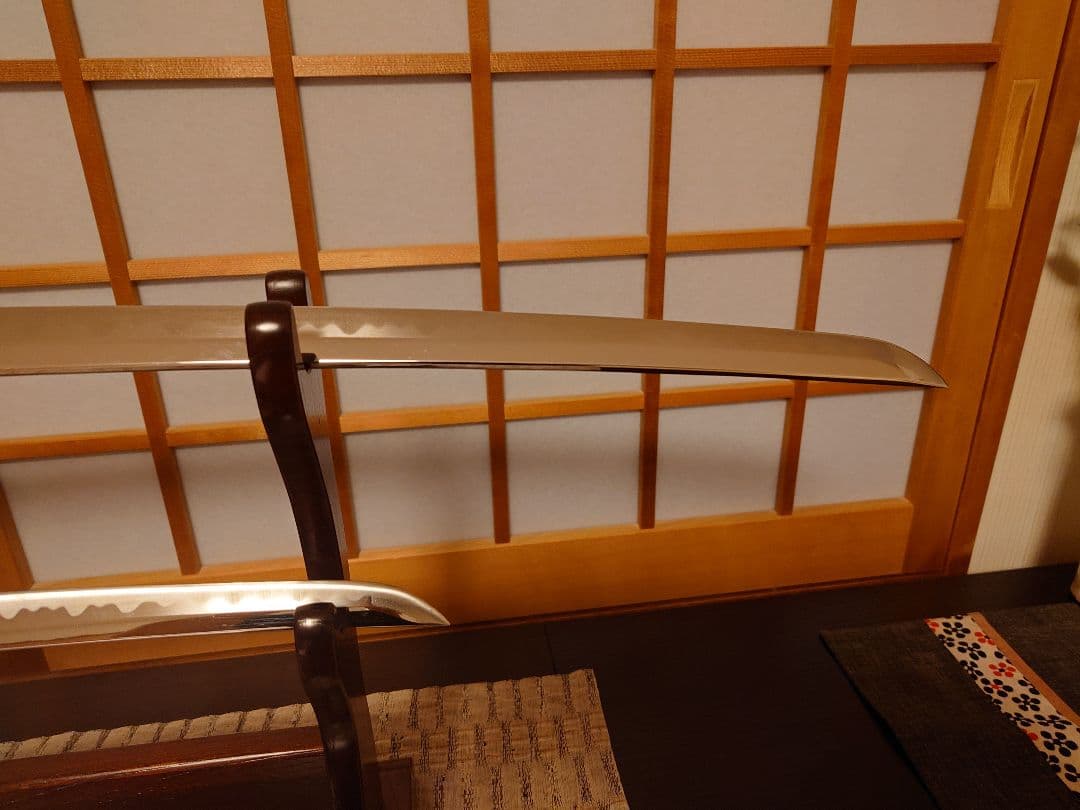 日本刀(模造刀)波紋あり 木製刀掛台付