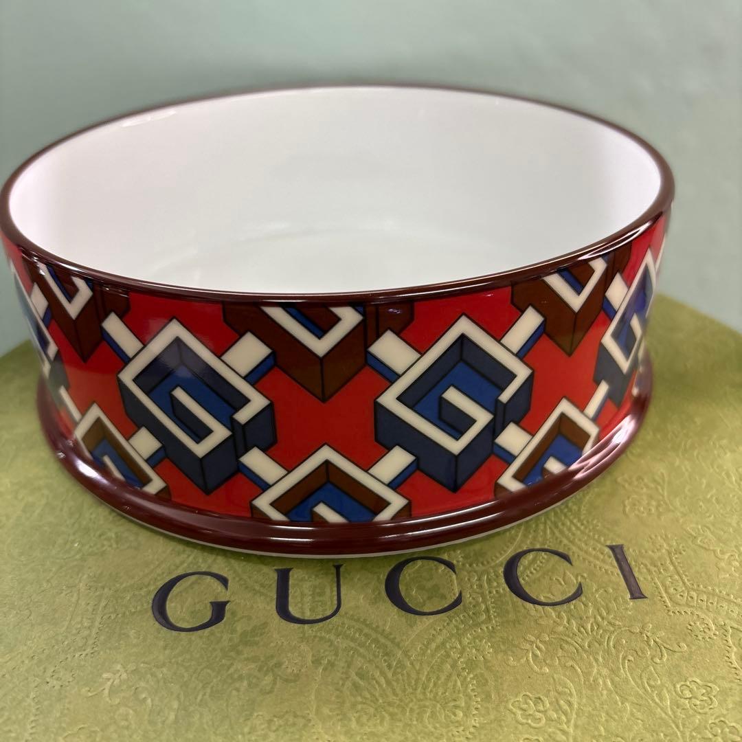 大成様専用。GUCCI 幾何学模様 犬用食器 - メルカリ