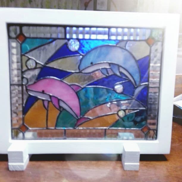 ステンドグラス製 2色のイルカのサンキャッチャーパネル N11