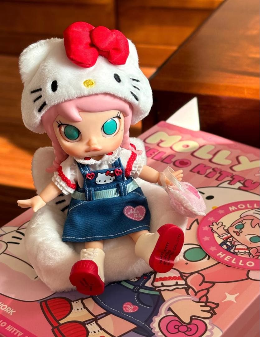 POP MART MOLLY × ハローキティ アクションフィギュア 限定版
