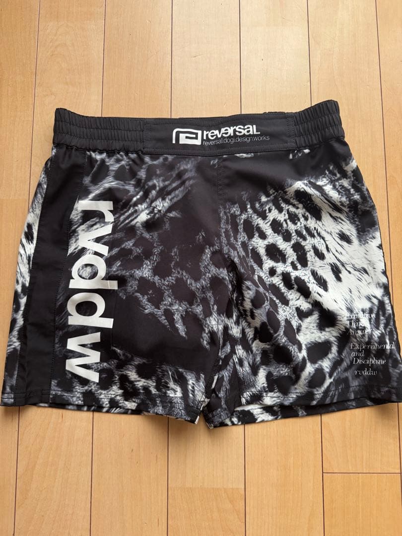 リバーサルrvddw ホワイトレオパードファイトショーツL完売済 未使用に
