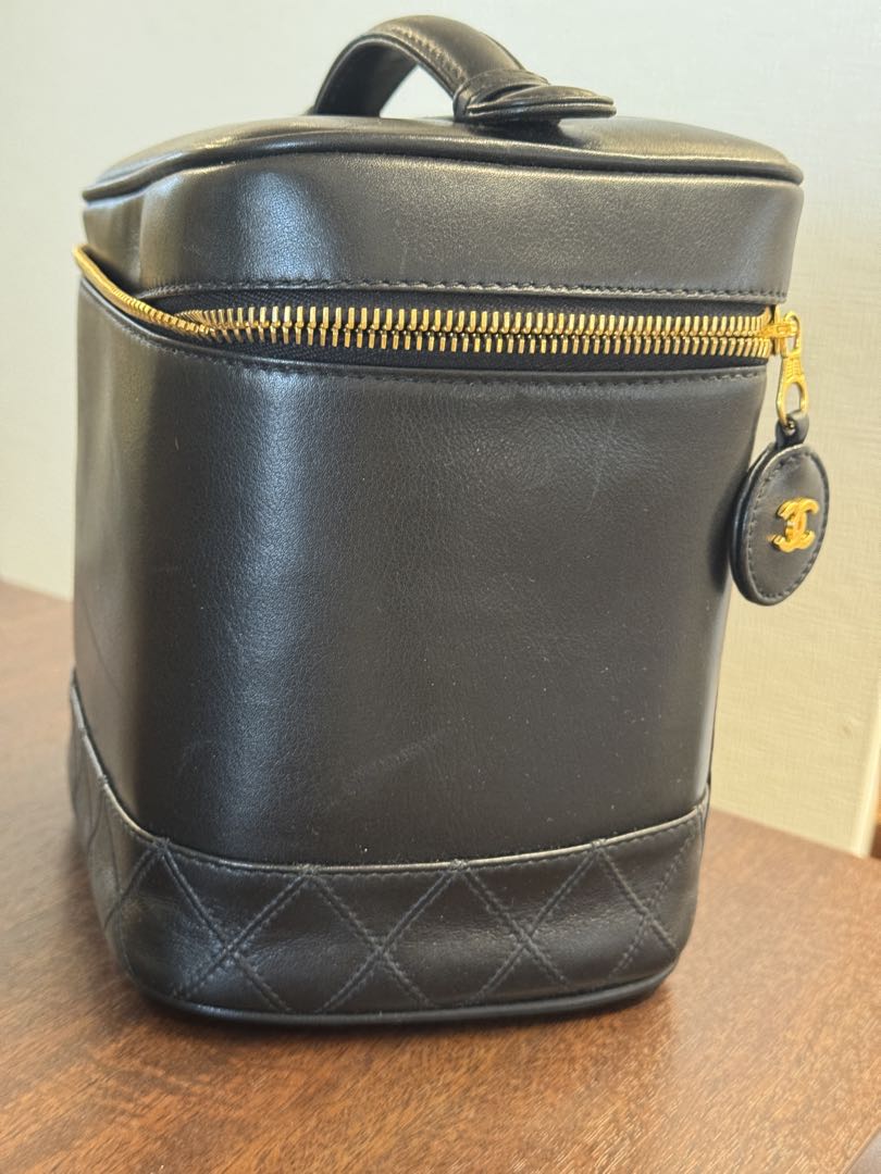 CHANEL バニティバッグ 化粧ポーチ ブラック ラムスキン 縦型