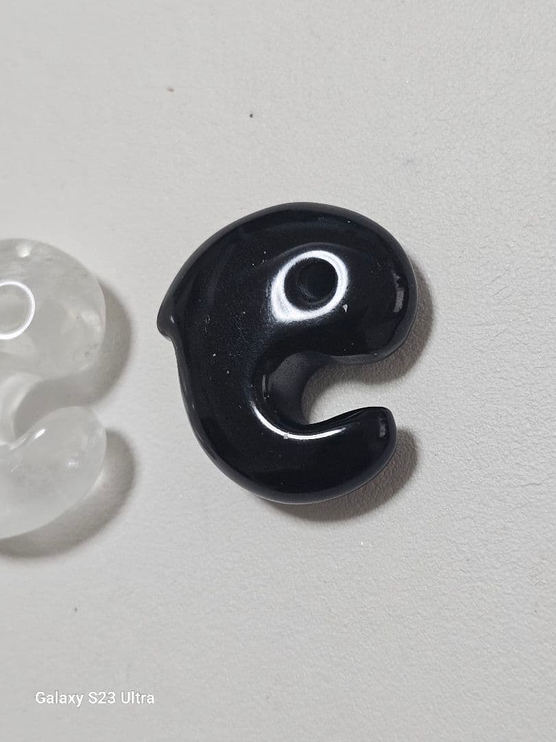 黒平産水晶飛龍勾玉と北海道産黒曜石飛龍勾玉