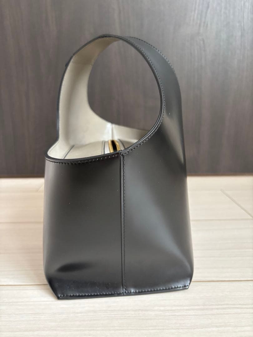 ピ*リ様 【美品✨】TOV / トーヴ　牛革　ハンドバッグ