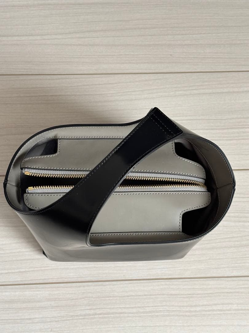 ピ*リ様 【美品✨】TOV / トーヴ　牛革　ハンドバッグ