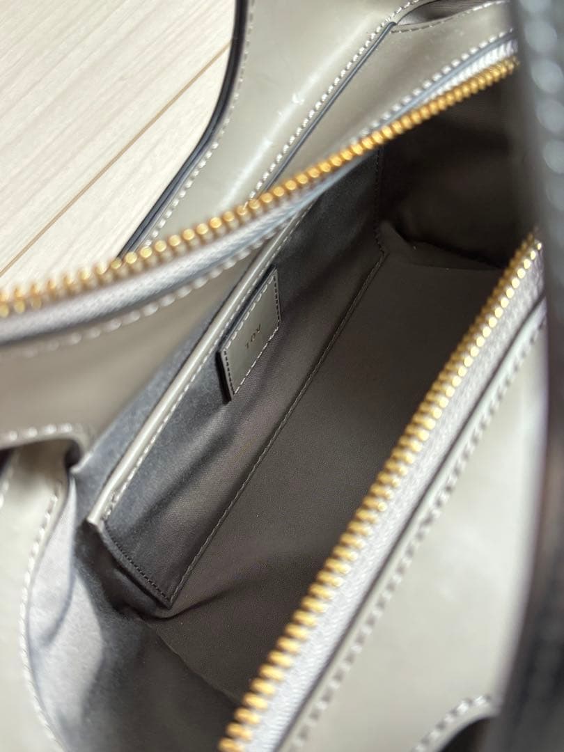 ピ*リ様 【美品✨】TOV / トーヴ　牛革　ハンドバッグ