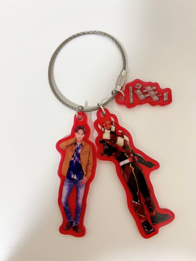 仮面ライダーガヴ ヴァレン 辛木田絆斗 3連アクリルキーリング - メルカリ