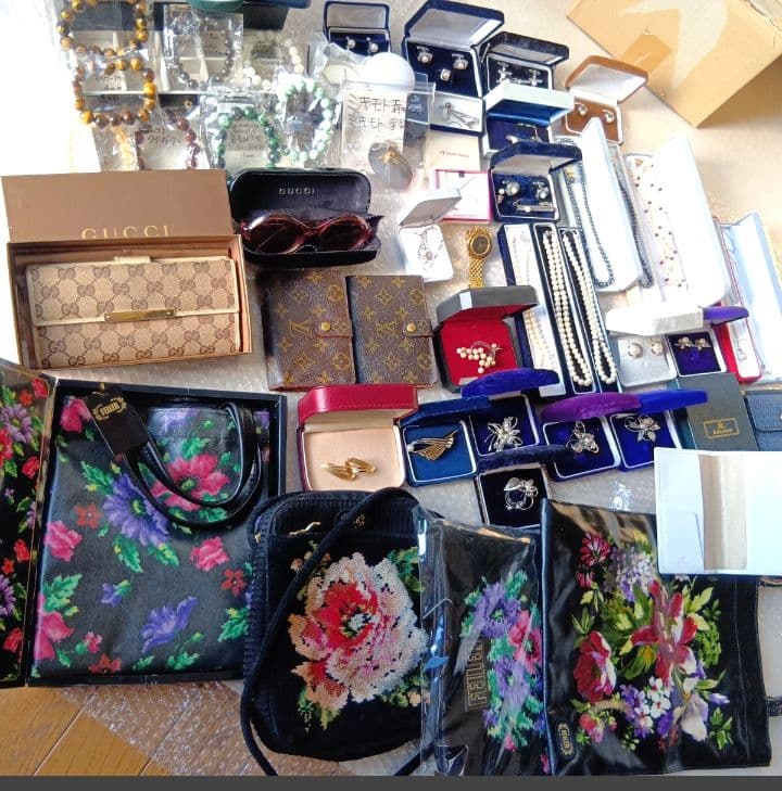 整理品ミキモトTASAKIバーバリーGUCCI財布サングラスFEILERパール