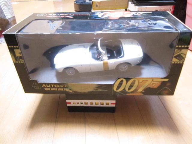 ミニカー AUTOart 007 TOYOTA2000GT Only Live Twice