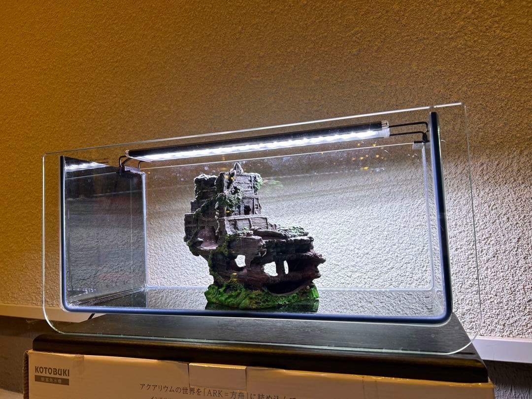新製品】インテリアに調和したKOTOBUKIのスタイリッシュ水槽「アーク