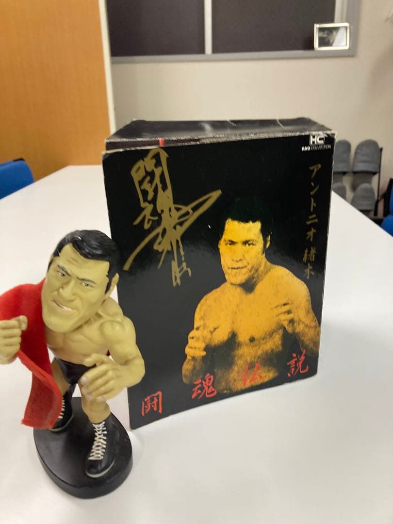 新春セール アントニオ猪木フィギア&貯金箱 (おまけKEIJI MUTOH))