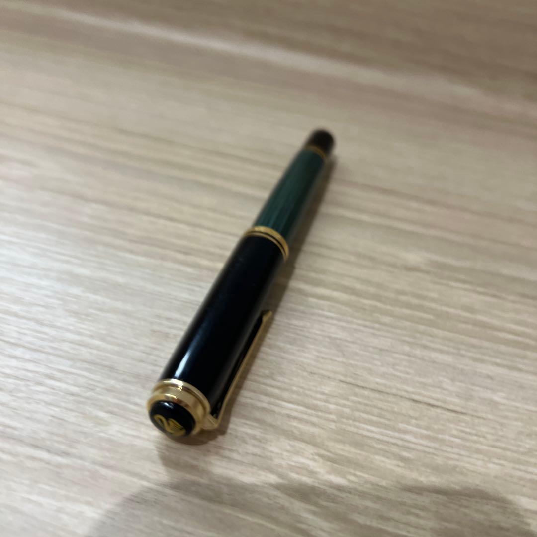 万年筆 黒と緑のツートンカラー