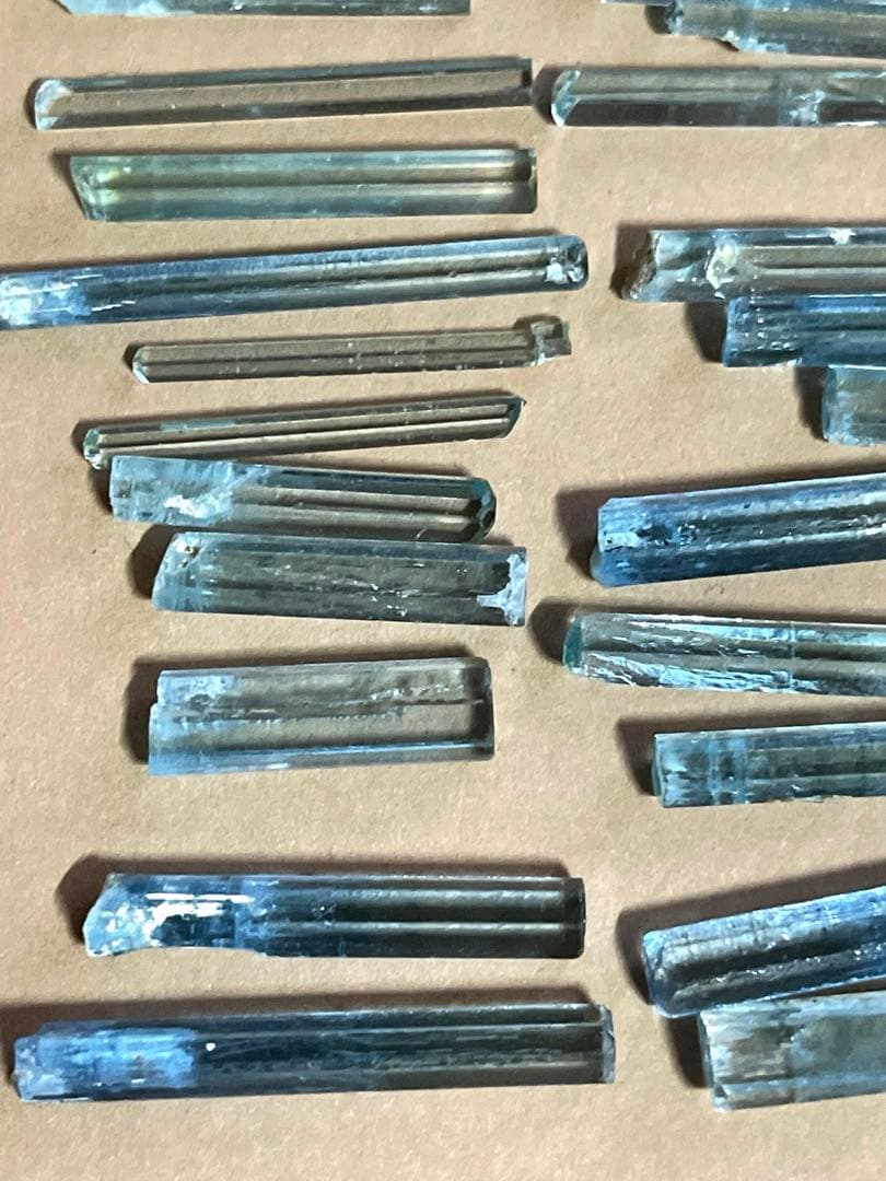 天然アクアマリン原石ロット - 結晶美と透明感 203.25ct ベトナム産